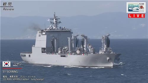 韓国海軍が国際観艦式に参加　岸田氏乗る「いずも」に敬礼