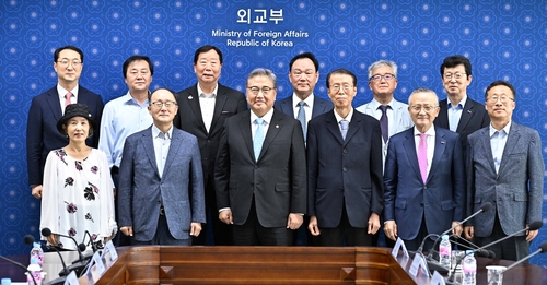 韓国外相「脱北者の強制送還に反対」　北朝鮮人権団体と面会