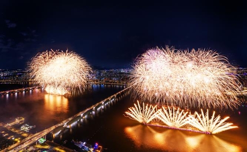 昨年の「ソウル世界花火祭り」の様子（ハンファ提供）＝（聯合ニュース）