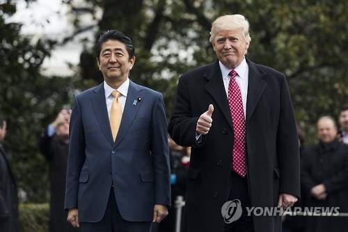 도널드 트럼프 미 대통령과 아베 신조 일본 총리 [EPA=연합뉴스 자료사진]