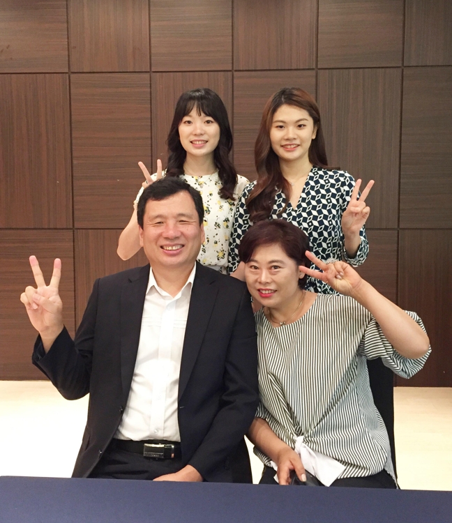 Kim family 2017(Image credit: yna.co.kr) (image inlined from img4.yna.co.kr) Kim family 2017(Image credit: yna.co.kr)