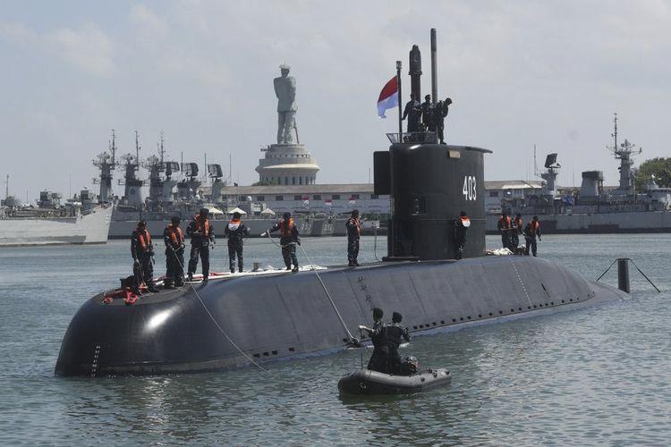 인도네시아 도착한 한국 첫 수출용 잠수함