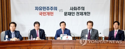 '깜깜이 전략' 한국당, 자체 개헌안 언제 공개하나 - 3