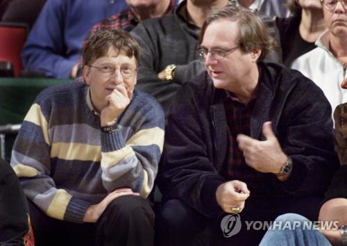 NBA 경기장의 빌 게이츠와 폴 앨런 