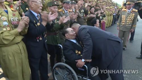 北김정은, '빨치산 출신 군수통' 김철만 빈소에 조화