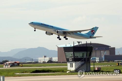 문대통령, 동남권 신공항 갈등에 "결정하느라 늦어져선 안 돼"