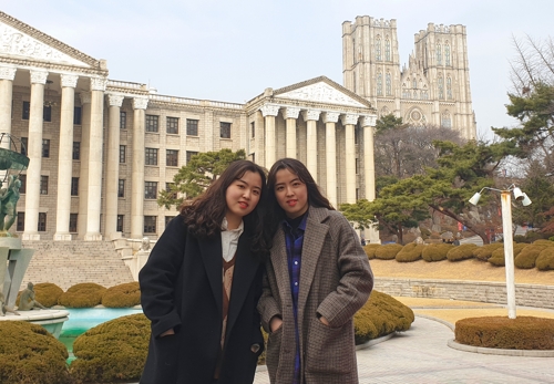 '같은 학과·장학금도 함께' 쌍둥이 자매, 3수 끝 경희대 입학