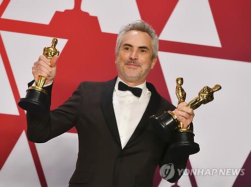 아카데미 감독상 받은 알폰소 쿠아론 감독