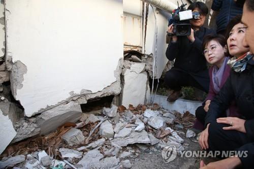 포항 방문 나경원 "지진피해 복구지원 특별법 당론 추진"