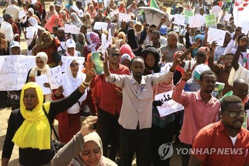 수단 시위대에 판사들까지 가세…문민정부 구성 지지