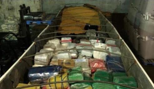 브라질-파라과이 접경지역에서 트럭에 실려 브라질로 밀반입되려다 적발된 마리화나 [브라질 뉴스포털 G1]