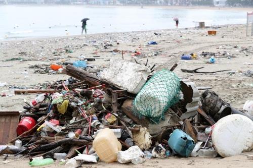 광안리 해변 쓰레기