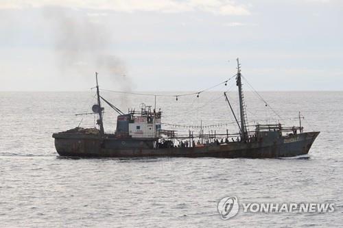 일본 단속선과 충돌 후 침몰한 북한 어선