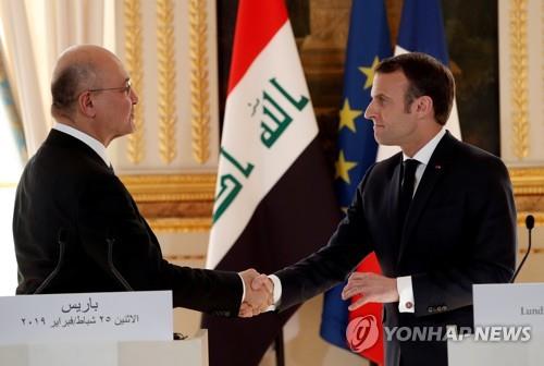 마크롱 프랑스 대통령(우)과 살리 이라크 대통령