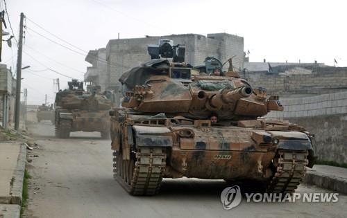 시리아 북서부 반군 지역에 진입한 터키군 전차 [AFP=연합뉴스] 