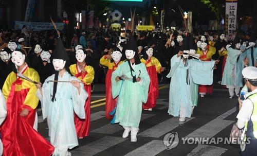 강릉단오제 영신행차 길놀이. [연합뉴스 자료사진]
