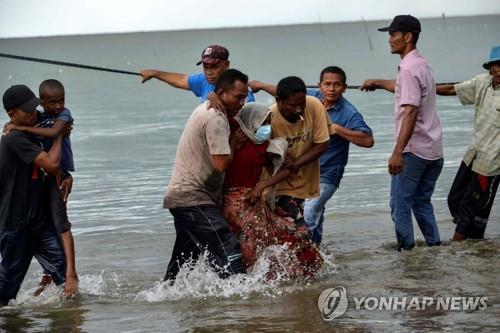 로힝야족 난민들 "4개월 동안 말레이시아 향해 고통의 항해"