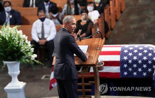 (애틀랜타 AFP=연합뉴스) 버락 오바마 전 미국 대통령이 30일(현지시간) 조지아주 애틀랜타의 에버니저 침례교회에서 열린 흑인 인권운동 지도자 고(故) 존 루이스 하원의원의 장례식에서 추도사를 하고 있다. sungok@yna.co.kr