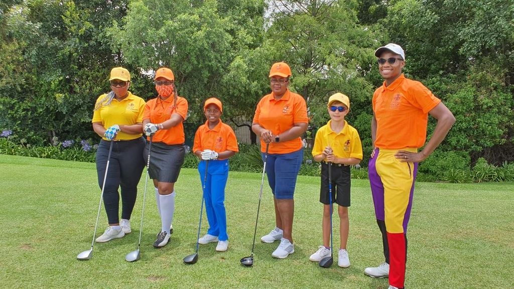 자선골프대회에 참가한 남아공 관광부 장관과 골프 키즈(꼬마) 챔피언들