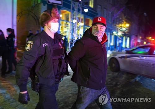 지난 9일 코로나19 통행금지령 위반해 체포된 퀘벡주 주민