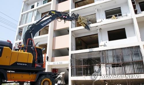 포항 지진 피해 아파트 철거