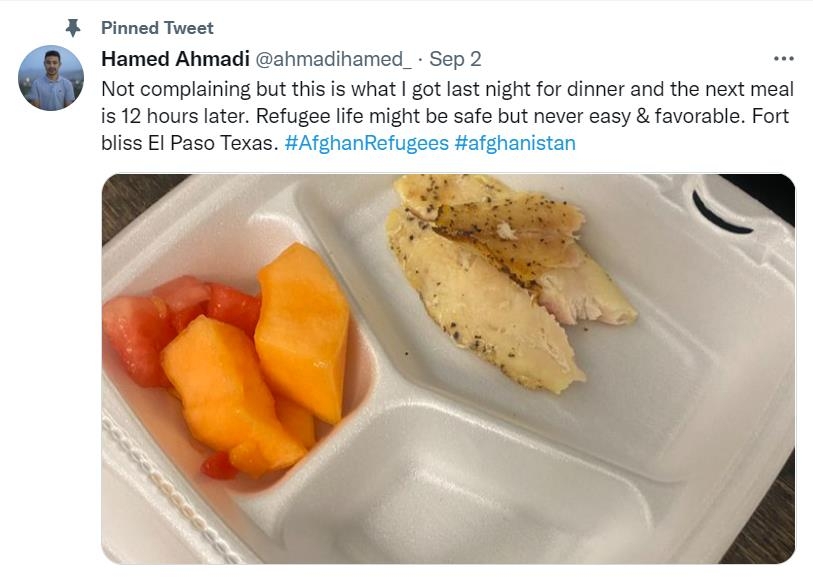 아프간을 탈출한 하메드 아흐마디가 트위터에 올린 미군의 배급 음식 사진. [트위터 캡처. 재판매 및 DB금지]
