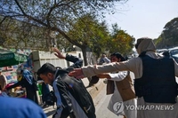 탈레반, 시위 현장 취재 언론인 또 폭행…개머리판 등 휘둘러