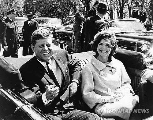 1961년 케네디 전 대통령과 부인 재클린 여사