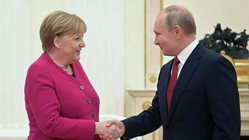 푸틴-메르켈, 벨라루스 난민 사태 재차 논의…"조속히 해결돼야"