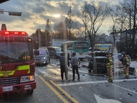 분당서 SUV·승합차 충돌 후 시내버스와 2차 사고…4명 부상