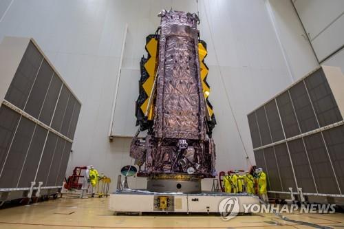 아리안 5호 로켓에 탑재된 웹 망원경 