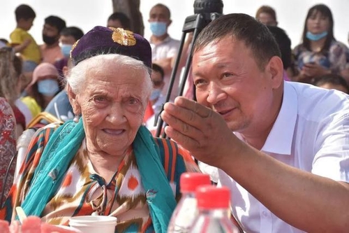 비공인 세계최고령 중국 할머니 별세…향년 135세