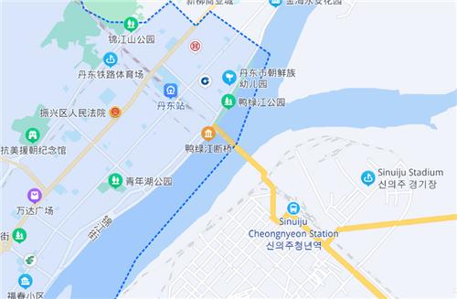 방역 요건 강화된 중국 단둥 전싱구. 압록강 너머 오른쪽이 북한 신의주
