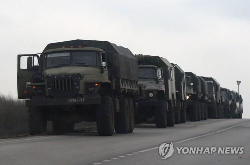 우크라 국경 인근에 집결한 러시아 군용트럭