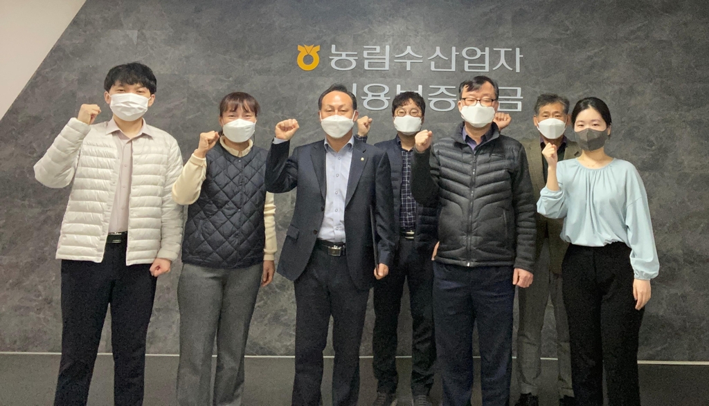 농협중앙회 농림수산업자신용보증기금 충북 보증센터 직원들.