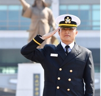 해군사관학교 졸업식…해군·해병 소위 142명 임관