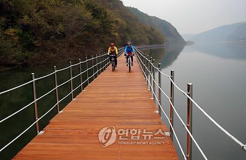 화천군 북한강변 자전거도로