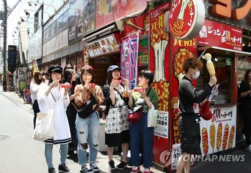한국 음식 즐기는 일본 젊은 세대