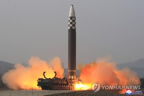 북한 신형ICBM 화성-17형 시험발사(자료사진)