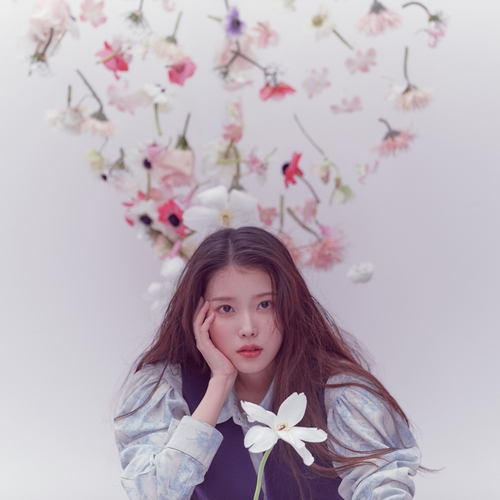 가수 겸 배우 아이유