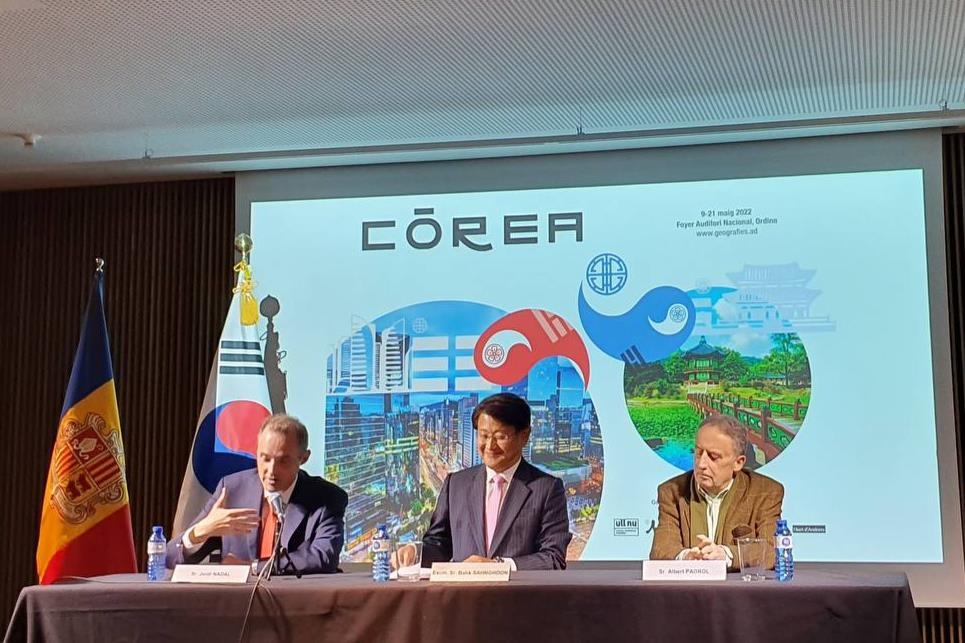 안도라공국 한류축제 개막식에 참석한 박상훈 주스페인 한국 대사(가운데) 
