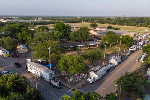 총격 사건이 벌어진 미국 텍사스 롭 초등학교의 항공촬영 사진