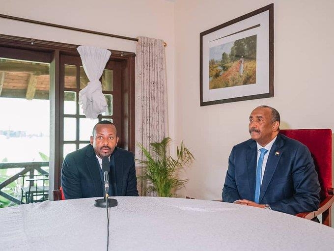 아비(왼쪽) 에티오피아 총리와 부르한 수단 군정 지도자 회동