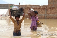 파키스탄 우기 폭우 강타…