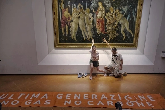 22일(현지시간) '울티마 제네라치오네'가 이탈리아 우피치갤러리에서 벌인 시위현장