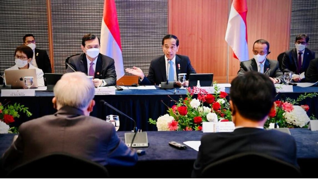 기업 CEO들 만난 조코 위도도 인도네시아 대통령(가운데)