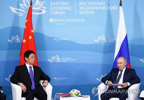 리잔수 中 전인대 상무위원장과 회담하는 푸틴 대통령