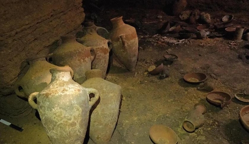 이스라엘에서 발견된 3천300년 전의 매장용 동굴
