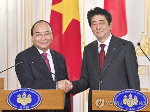 베트남 국가주석, 아베 국장 참석…"전략적 파트너십 고려"