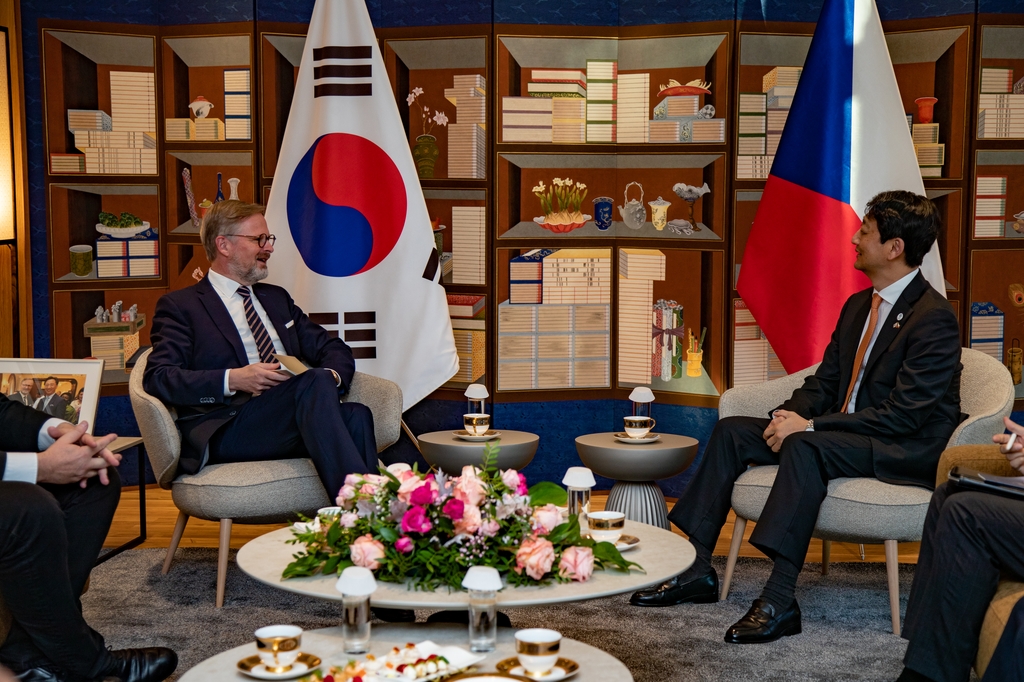  페트르 피알라 체코 총리와 안덕근 통상교섭본부장